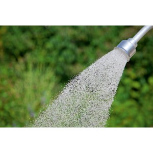 Geka Gießgerät Plus con getto d'acqua delicato per un'irrigazione dolce.