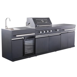 Cuisine d'extérieur Buschbeck King Range, 112x282x58cm, noire, avec grill, évier et réfrigérateur à boissons.