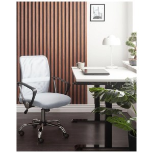 Sedia da ufficio Best Mesh Off-White con struttura argentata e rotelle.