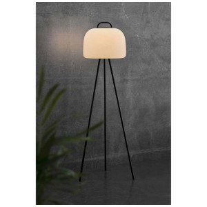 Lampada di design Nordlux Kettle-Tripod 110, nera, con treppiede e maniglia.