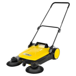 Kärcher S4 Twin : Balayeuse manuelle jaune et noire avec deux brosses latérales.