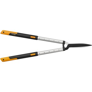 Cisailles à haie télescopiques Fiskars SmartFit HS86 avec lames en acier et poignées réglables.