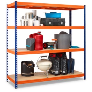 Étagère de rangement Robus 400 orange et bleue avec quatre étagères, chargée d'outils et d'accessoires.