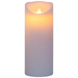 Weiße LED-Wachskerze (Ø 7,5 cm, 20 cm hoch) mit beweglicher Flamme für den Innenbereich.