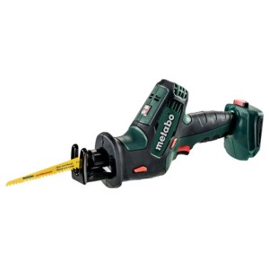Metabo Akku-Säbelsäge SSE 18 LTX Compact, grün-schwarz, mit gelbem Sägeblatt. Handliche Säge.