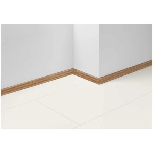 Plinthe Parador SL 3 noyer D001, âme en MDF, convient aux pièces humides.