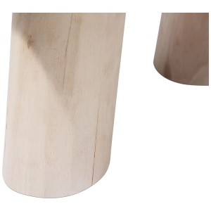 Gros plan : Tabouret Beliani Agra, laine blanche, pieds en bois. Pouf pour salon.