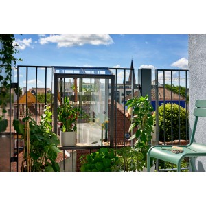 Juliana Gewächshaus Urban Balcony mit Pflanzen auf einem Balkon, Aluminiumprofile.