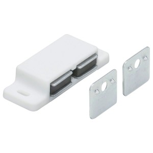 Loquet magnétique en plastique blanc avec deux contre-plaques pour accessoires de meubles.