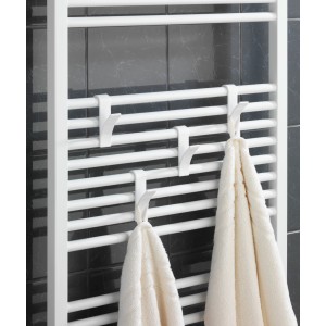 Set di 2 ganci Wenko per termosifone portasciugamani, bianco, con asciugamani.