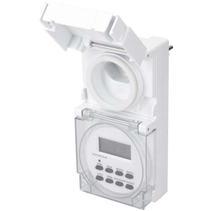 Digitale Zeitschaltuhr, weiß, IP55, für Hausfunksteuerung. Detailaufnahme mit geöffnetem Deckel.
