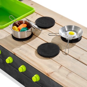 Dettaglio: Sabbiera EXIT Aksent con cucina giocattolo e accessori.