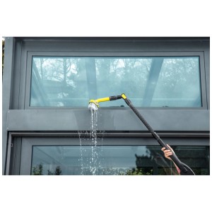 Kärcher Giunto Vario in uso: Pulizia finestre con accessorio per idropulitrice.