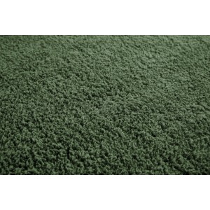 Tappeto a pelo lungo Elvas verde scuro in poliestere, altezza pelo 30 mm. Morbida texture per ambienti accoglienti.