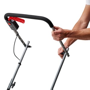 Gros plan : scarificateur sans fil Einhell GC-SC 18/28 Li-Solo, focus sur la poignée réglable.