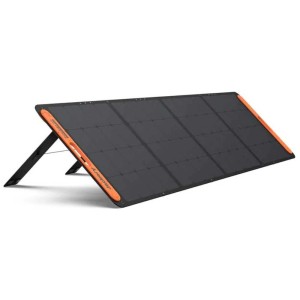Pannello solare Jackery SolarSaga 200W, aperto con supporto. Sistema solare per campeggio e giardino.