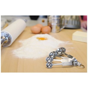Messlöffel-Set, 4-teilig, aus Edelstahl. Küchenhelfer zum Abmessen von Zutaten beim Backen.