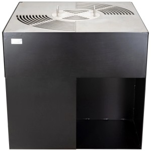 Brasero Nouvel Cubo Pro en acier noir avec rangement pour bois et grille.