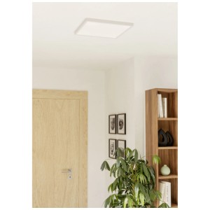 Plafonnier LED carré blanc Eglo Fueva 6 avec CCT pour une couleur de lumière variable.