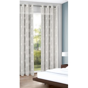 Tenda a occhielli bianco sporco con motivo a cerchi, 245x135 cm, davanti a finestra con vista.