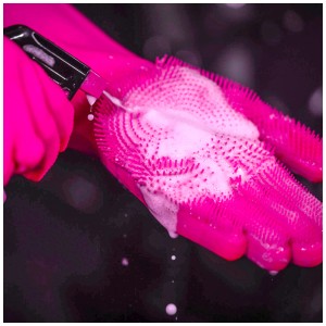 Gant de nettoyage rose Muc-Off Deep Scrubber taille L avec mousse, idéal pour l'entretien du vélo.