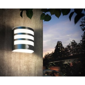 Applique murale extérieure LED IR Calgary moderne en acier inoxydable avec détecteur de mouvement.