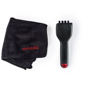 Set pulizia grill Nomadiq, 2 pezzi: spazzola e panno per pulire la griglia.