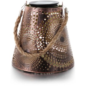 Lanterne solaire en métal couleur cuivre Balthasar avec cordon et motif perforé, hauteur 18 cm.