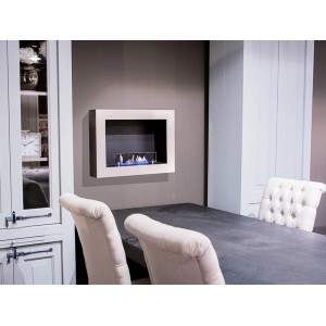 Cheminée décorative Serra moderne avec brûleur bio en acier inoxydable, montée au mur.