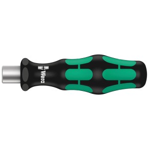 Gros plan : porte-embout manuel Wera du kit d'outils pour vélo, manche noir et vert.