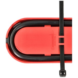 Gros plan de la multiprise Design Line rouge avec fixation par serre-câble.