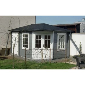 Abri de jardin Alpholz Rhein non traité avec toit en croupe, peint en gris, avec fenêtres et portes blanches.