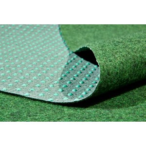 Gazon synthétique vert 1x2m à picots pour balcon et terrasse.