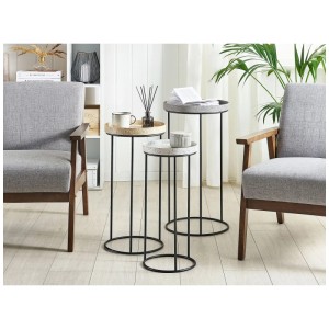 Set 3 tavolini Beliani Texon, altezza 69cm, Ø 36cm, tavoli in bianco, grigio e giallo con struttura in metallo nero.