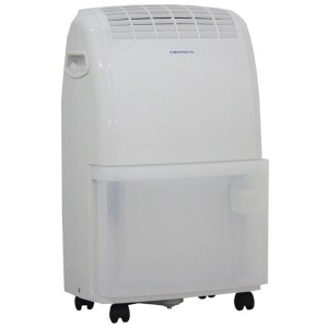 Déshumidificateur Kibernetik M20 blanc sur roulettes avec réservoir d'eau transparent et lamelles.