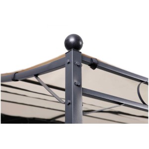 Dettaglio gazebo addossato color crema: struttura in acciaio antracite con tetto chiaro.