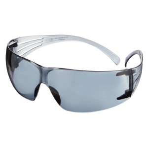 Lunettes de protection 3M SecureFit avec verres gris pour une protection oculaire optimale lors des travaux extérieurs.