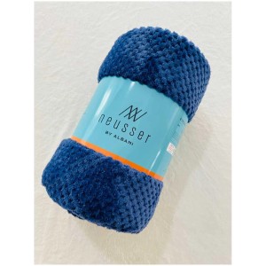 Coperta Neusser Collection Vivian blu navy arrotolata, 150x200 cm.