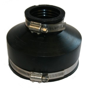 Raccordo di transizione per tubi Marley DN 42-50/100-115 in plastica nera con due fascette metalliche.