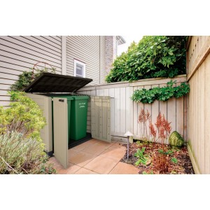 Keter Store It Out Max box per bidoni marrone-beige con ante aperte e bidone in giardino.