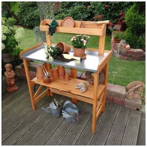 Tavolo da giardinaggio pieghevole Neogard in legno di pino con ripiano e piano di lavoro zincato.
