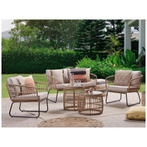 Set lounge Ravello in polyrattan beige a 4 posti con divano, poltrone e tavolini.