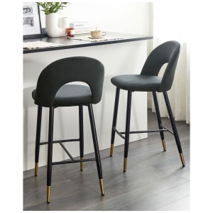 Lot de 2 tabourets de bar Beliani Falton, velours noir, structure en métal avec détails dorés.
