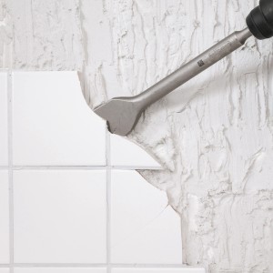 Scalpello per piastrelle LUX SDS-Plus (250 mm) che rimuove le piastrelle.
