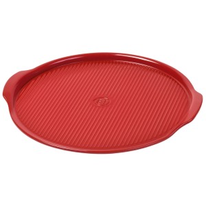 Roter, gerillter Emile Henry Pizzastein aus Keramik, Ø 37 cm, für knusprige Pizza.