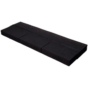 Paquet de bardeaux bitumés rectangulaires noirs pour la couverture des abris de jardin et des toits.