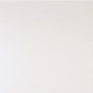 Panneaux décoratifs Grosfillex Element Compact lisses et blancs pour murs et plafonds.