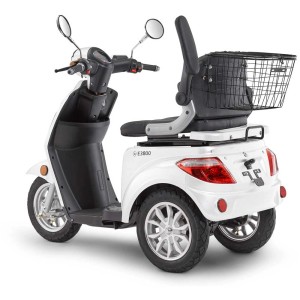 E-Mobil E3800 blanc avec trois roues, siège avec dossier et panier à bagages.