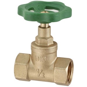 Vanne d'arrêt en laiton brut 1/2 pouce avec volant vert pour réguler les canalisations d'eau.
