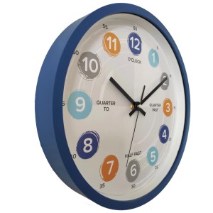 Orologio da parete Globo blu con numeri colorati per bambini, Ø 30,5 cm. Ideale per imparare l'ora.